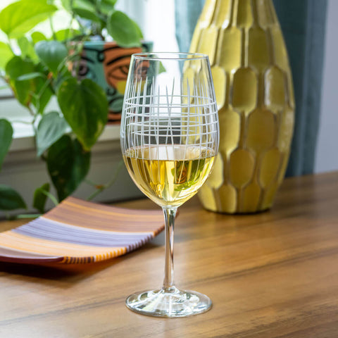 Mr. & Mrs. Stemless Wine Glass Set – Delta Dawn Gifts